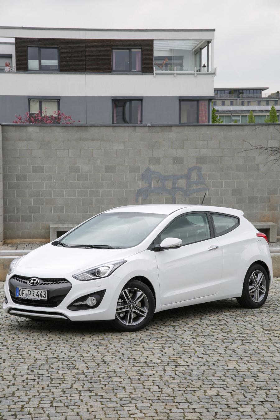  Hyundai i30 Coupe 2015 года  (фото 16 из 19)